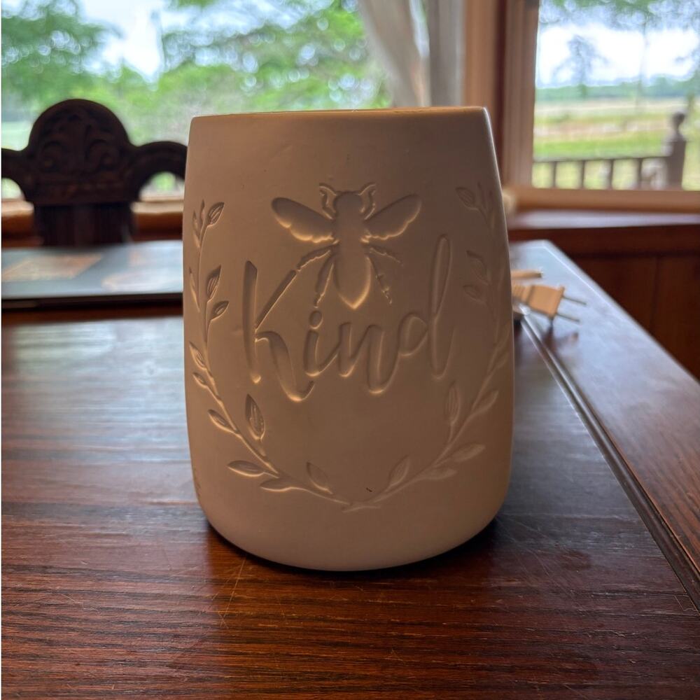 Scentsy Kindness Bee Kind Full Size Wax Melt Warmer Works No Dish